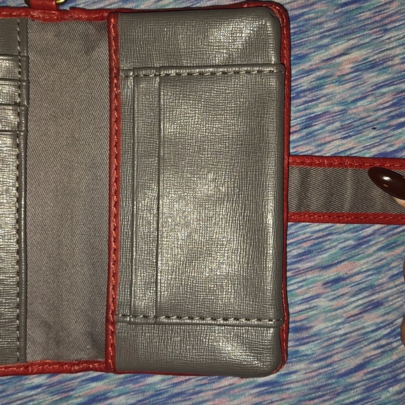 Fossil Women's Issue No. 1954 Vintage Leather Wristlet Red - Picture 9 of 15